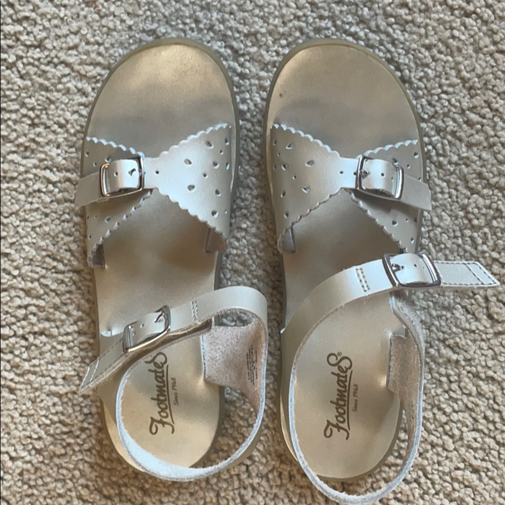 Footmates VGUC gold sandals
